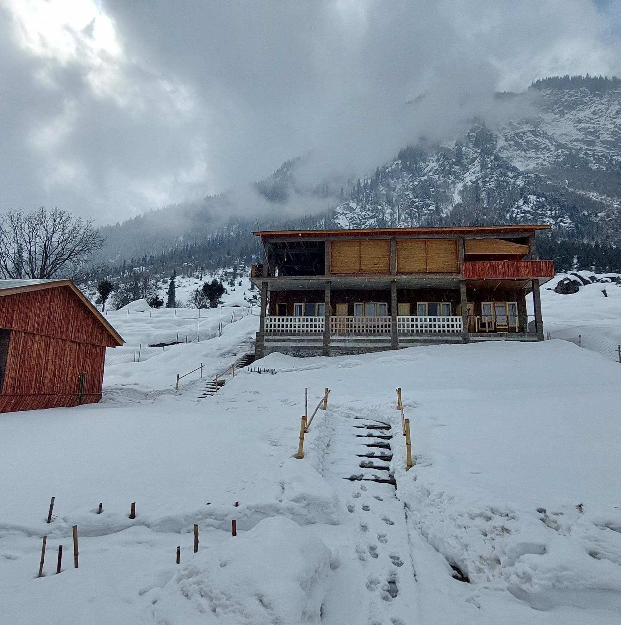 Khana Badosh Resort Kalam Exteriör bild